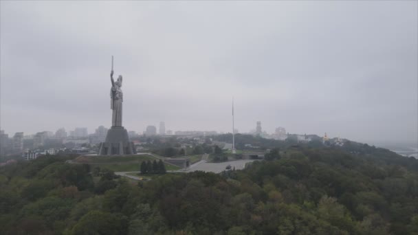 Stock Video Shows Aerial View Symbol Kyiv Ukraine Motherland Monument — Vídeo de stock