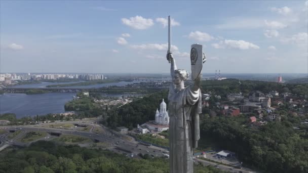 Stock Video Shows Aerial View Symbol Kyiv Ukraine Motherland Monument — стоковое видео