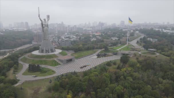 Stock Video Shows Aerial View Symbol Kyiv Ukraine Motherland Monument — Stockvideo