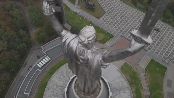 Stock Video Shows Aerial View Symbol Kyiv Ukraine Motherland Monument — стоковое видео