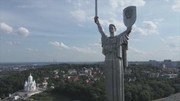 Stock Video Shows Aerial View Symbol Kyiv Ukraine Motherland Monument — стоковое видео