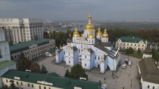 Stock Video Shows Aerial View Michaels Golden Domed Cathedral Kyiv — Vídeo de stock