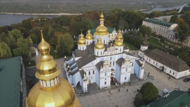 Stock Video Shows Aerial View Michaels Golden Domed Cathedral Kyiv — Vídeo de stock