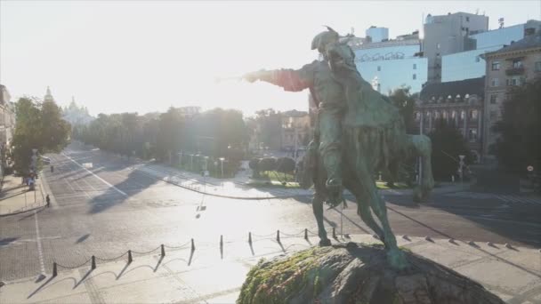 Stock Footage Shows Aerial View Monument Bogdan Khmelnitsky Kyiv Ukraine — Stockvideo