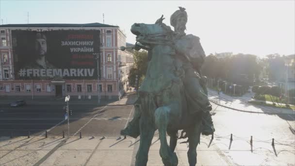 Stock Footage Shows Aerial View Monument Bogdan Khmelnitsky Kyiv Ukraine — ストック動画