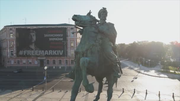 Stock Footage Shows Aerial View Monument Bogdan Khmelnitsky Kyiv Ukraine — Stockvideo