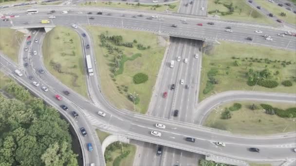 Stock Footage Shows Aerial View Traffic Intersection Cars Driving Kyiv — Stok video