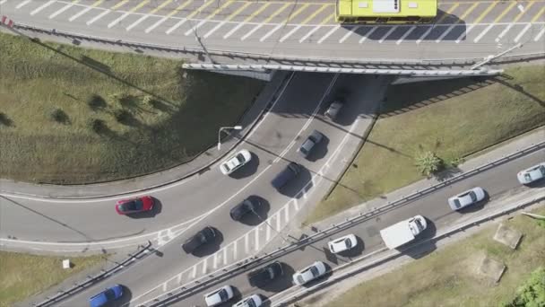 Stock Footage Shows Aerial View Traffic Intersection Cars Driving Kyiv — Stockvideo