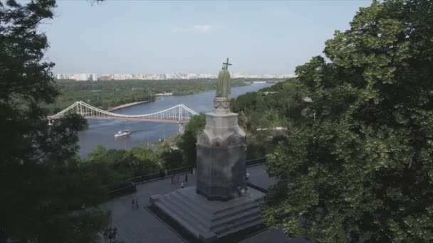 Stock Footage Shows Aerial View Vladimir Great Monument Kyiv Ukraine — Wideo stockowe