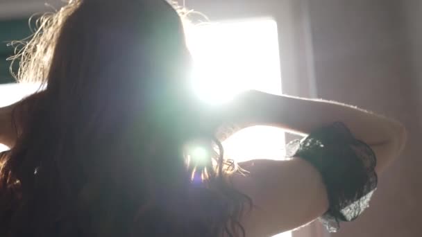 Видео Показывает Красивую Женщину Сексуальном Нижнем Белье Замедленное Движение — стоковое видео