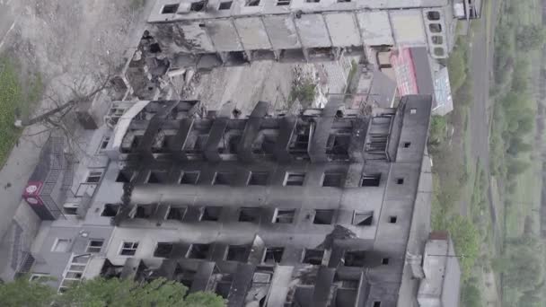 Stock Vertical Video Shows Aftermath War Ukraine Destroyed Residential Building — Stock video