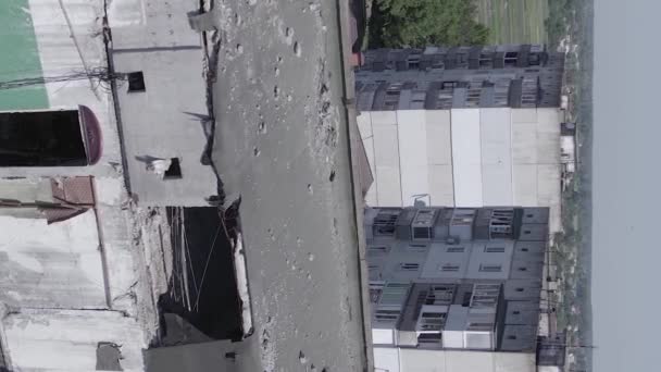 Stock Vertical Video Shows Aftermath War Ukraine Destroyed Residential Building — Vídeo de Stock