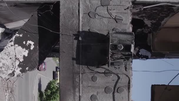 Stock Vertical Video Shows Aftermath War Ukraine Destroyed Residential Building — Vídeo de stock