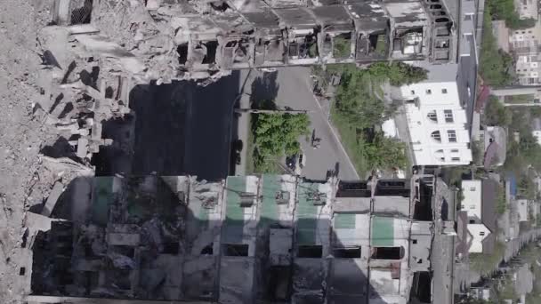 Stock Vertical Video Shows Aftermath War Ukraine Destroyed Residential Building — Wideo stockowe