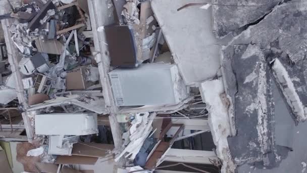 Stock Vertical Video Shows Aftermath War Ukraine Destroyed Residential Building — Vídeo de Stock