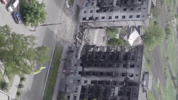 Stock Vertical Video Shows Aftermath War Ukraine Destroyed Residential Building — 비디오