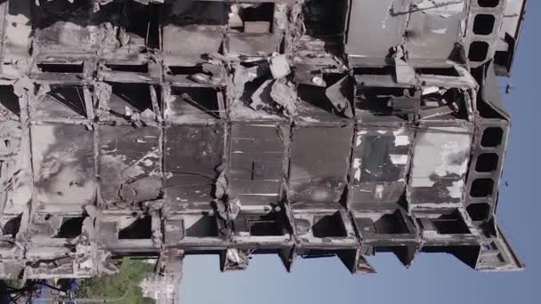 โอน แสดงให งฉากหล งของสงครามในย เครน อาคารท อาศ าลายใน Borodyanka เทา — วีดีโอสต็อก