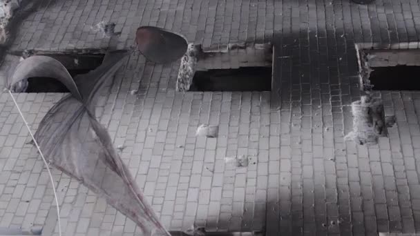 Stock Vertical Video Shows Aftermath War Ukraine Destroyed Residential Building — Video