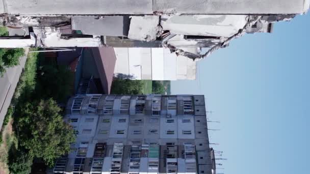 Stock Vertical Video Shows Aftermath War Ukraine Destroyed Residential Building — Stock Video