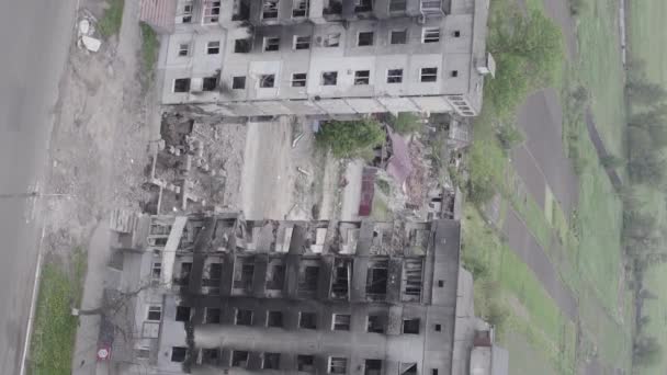 Stock Vertical Video Shows Aftermath War Ukraine Destroyed Residential Building — Wideo stockowe