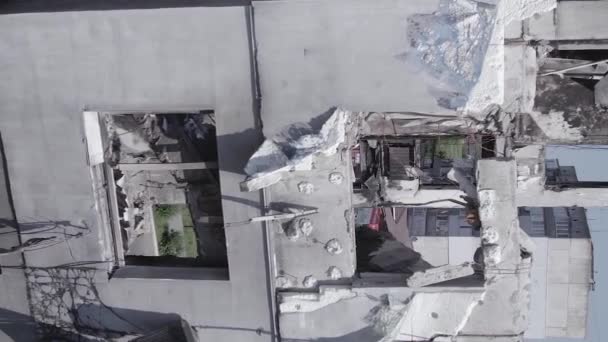 Stock Vertical Video Shows Aftermath War Ukraine Destroyed Residential Building — Wideo stockowe