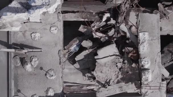 Stock Vertical Video Shows Aftermath War Ukraine Destroyed Residential Building — Vídeo de stock