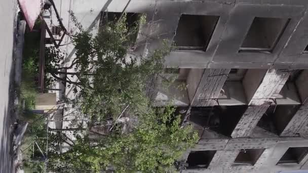 Stock Vertical Video Shows Aftermath War Ukraine Destroyed Residential Building — Stok video