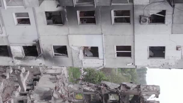 Stock Vertical Video Shows Aftermath War Ukraine Destroyed Residential Building — Stock video