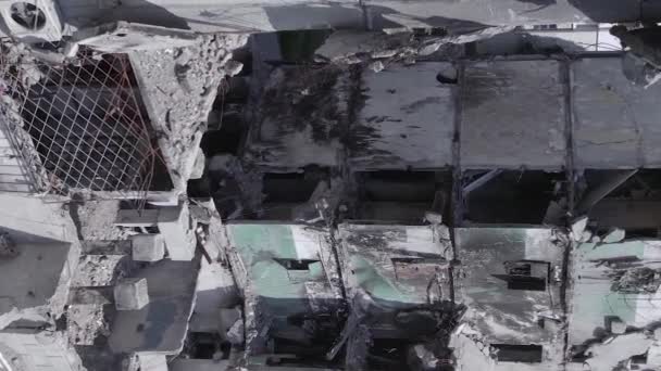 Stock Vertical Video Shows Aftermath War Ukraine Destroyed Residential Building — Stok video