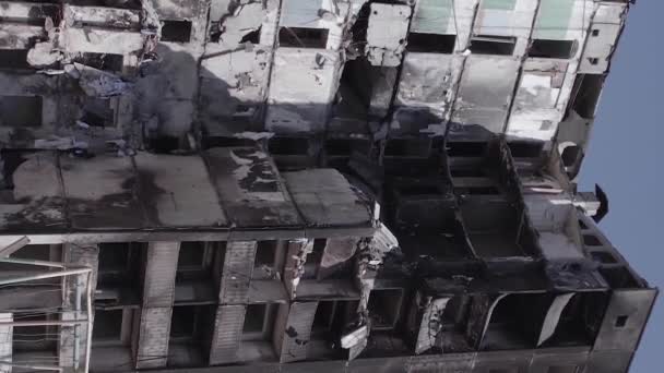 Stock Vertical Video Shows Aftermath War Ukraine Destroyed Residential Building — Vídeo de Stock