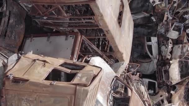 Вертикальному Відео Показана Купа Знімків Спалених Автомобілів Окрузі Ірпін Штат — стокове відео