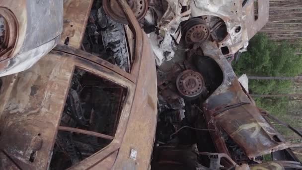 Вертикальному Відео Показана Купа Знімків Спалених Автомобілів Окрузі Ірпін Штат — стокове відео