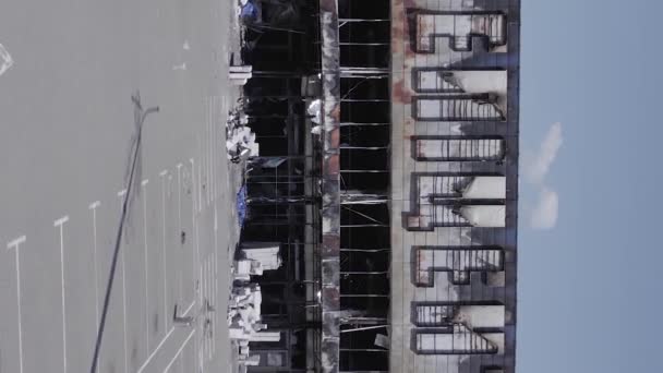 Stock Vertical Video Shows Destroyed Building Shopping Center Bucha War — Vídeo de Stock