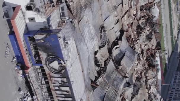 Stock Vertical Video Shows Destroyed Building Shopping Center Bucha War — Vídeos de Stock