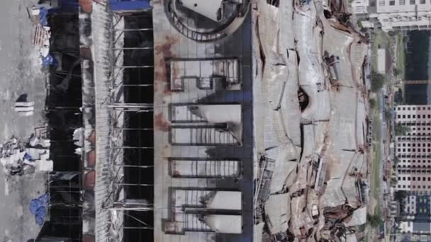 Stock Vertical Video Shows Destroyed Building Shopping Center Bucha War — Vídeos de Stock