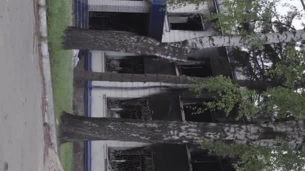 Stock Vertical Video Shows Aftermath War Ukraine Destroyed Burned Building – Stock-video