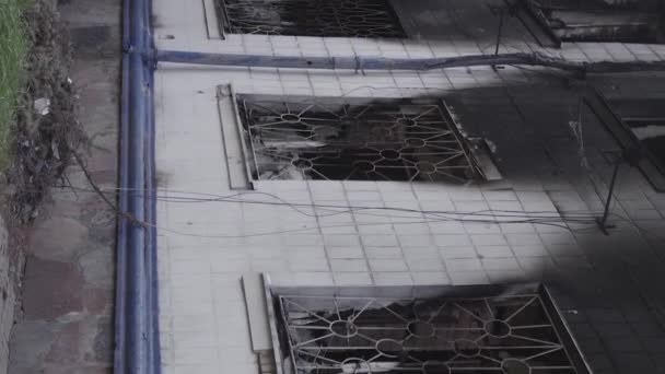 Stock Vertical Video Shows Aftermath War Ukraine Destroyed Burned Building — Stok video