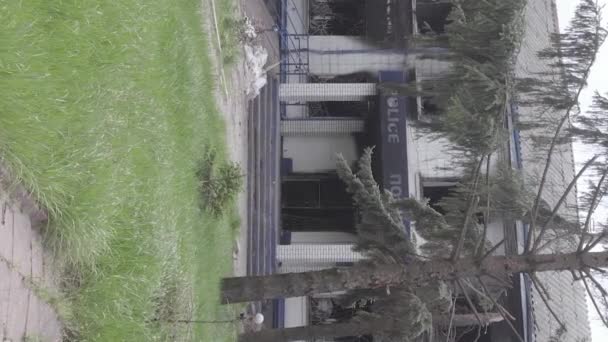 Stock Vertical Video Shows Aftermath War Ukraine Destroyed Burned Building — Vídeo de Stock