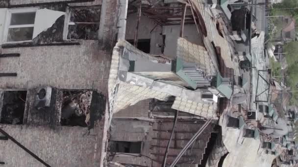 Stock Vertical Video Shows War Torn Building Stoyanka Bucha District — Video