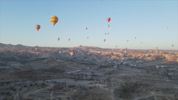 Rekaman Stok Ini Menunjukkan Pandangan Udara Balon Langit Kapadokia Turki — Stok Video