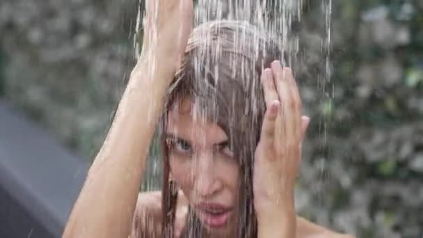 Stock Slow Motion Video Shows Sexy Woman Taking Shower — Αρχείο Βίντεο