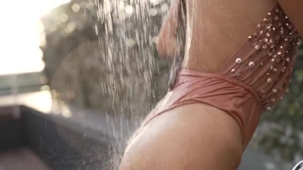 Stock Slow Motion Video Shows Sexy Woman Taking Shower — Vídeo de stock