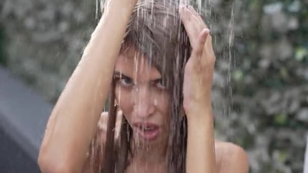 Stock Slow Motion Video Shows Sexy Woman Taking Shower — 图库视频影像