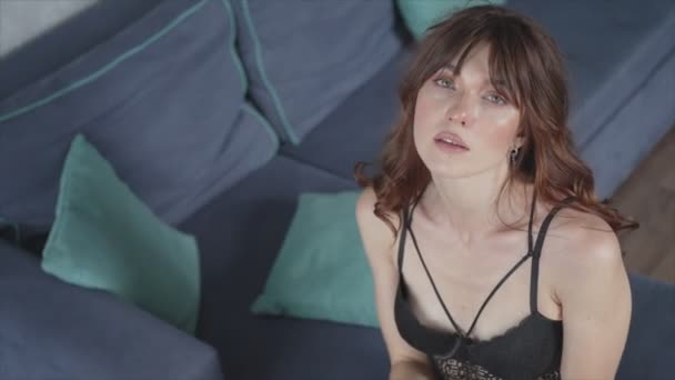 Стокове Відео Показує Красиву Жінку Сексуальній Білизні Повільний Рух Роздільній — стокове відео