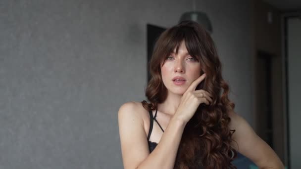 Acest Stoc Video Arată Femeie Seducătoare Charming Sexy Lenjerie — Videoclip de stoc