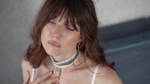 Este Vídeo Mostra Uma Mulher Sedutora Lingerie Sexy Encantadora — Vídeo de Stock