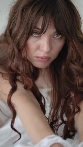 Este Vídeo Vertical Mostra Uma Garota Lingerie Sexy Erótica Câmera — Vídeo de Stock