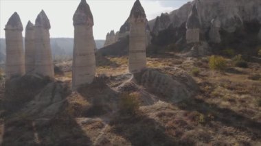 Bu video Türkiye 'nin Kapadokya kentinin 8K çözünürlükteki hava görüntüsünü gösteriyor.