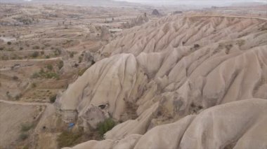 Bu video Türkiye 'nin Kapadokya kentinin 8K çözünürlükteki hava görüntüsünü gösteriyor.