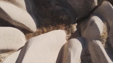 Bu video Türkiye 'nin Kapadokya kentinin 8K çözünürlükteki hava görüntüsünü gösteriyor.